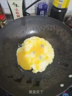 Make Tomato eggs step 1