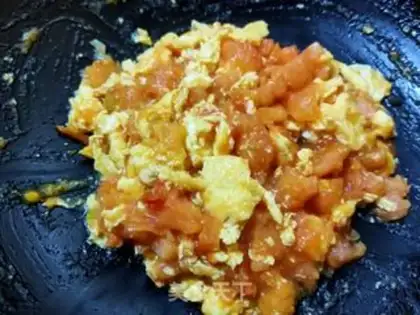Make Tomato fried eggs step 8