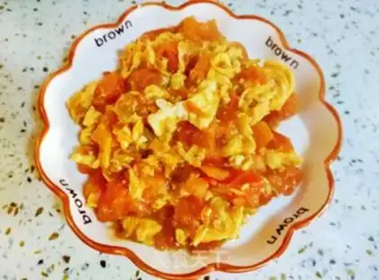 Make Tomato fried eggs step 9