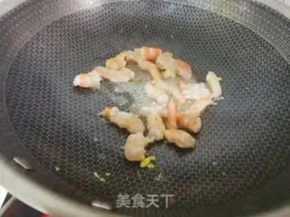 Make Pine shrimp fried eggs step 5
