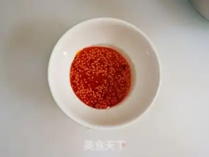 Make Creamed with red oil and spicy silk step 2