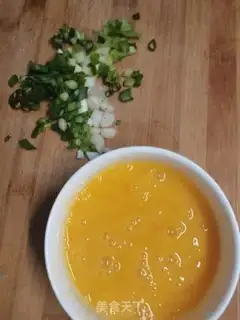Make Onion fried eggs step 1