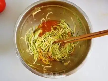 Make Creamed with red oil and spicy silk step 4