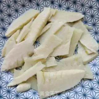 Make Creamed with red oil and spicy silk step 5