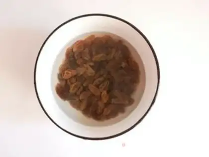 Make A raisin roll step 1