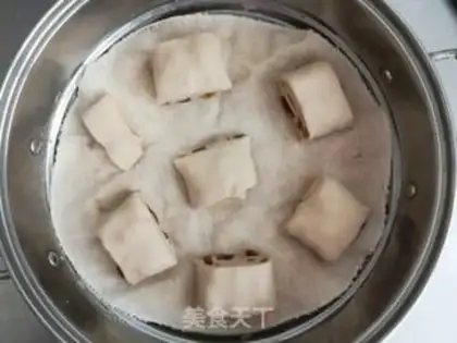 Make A raisin roll step 7