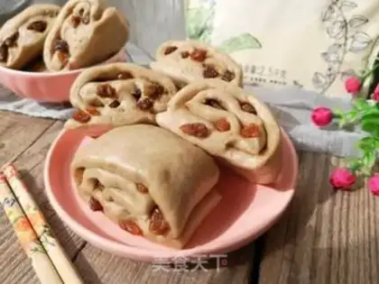 Make A raisin roll step 8