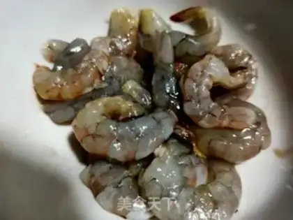 Make Snack eggs and shrimp step 0