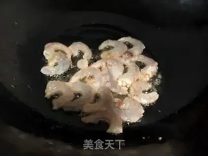 Make Snack eggs and shrimp step 4