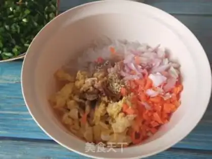 Make Garlic fried eggs step 1