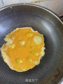 Make Garlic fried eggs step 5