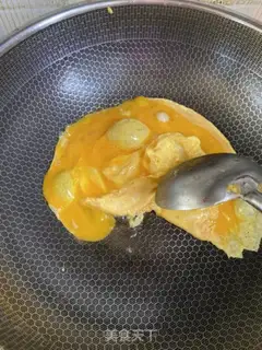 Make Garlic fried eggs step 6