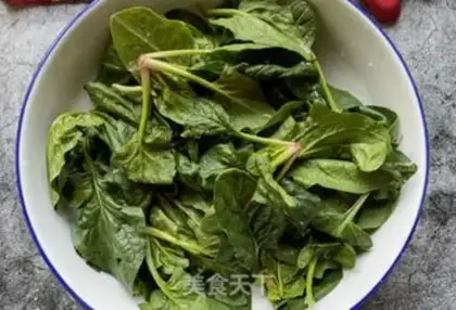 Make Garlic spinach step 0