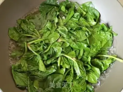 Make Garlic spinach step 1