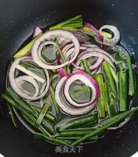 Make Onion noodles step 1