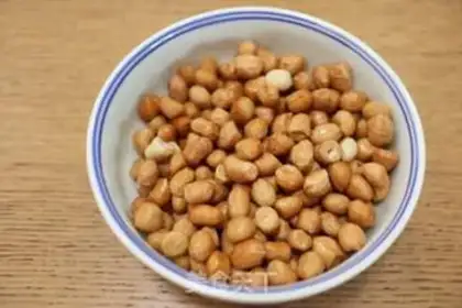 Make Old vinegar peanuts step 2