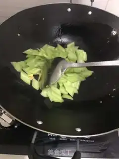 Make cucumber fried eggs step 1