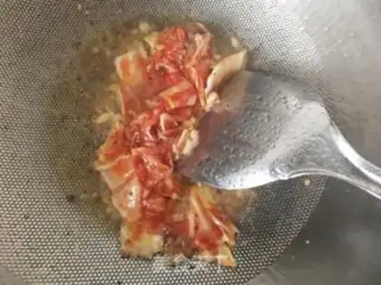 Make Hot cabbage noodles step 3