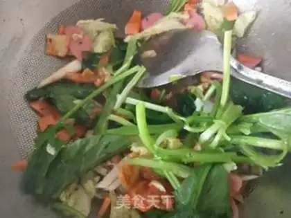 Make Hot cabbage noodles step 4