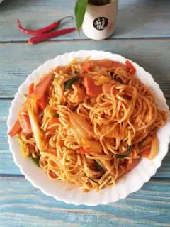 Make Hot cabbage noodles step 7