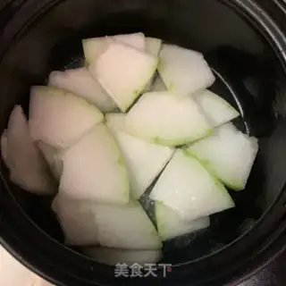 Make Wintermelon rollers, white soup step 3