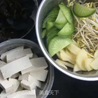 Make The bean-skin sea belt makes a hot pot step 5