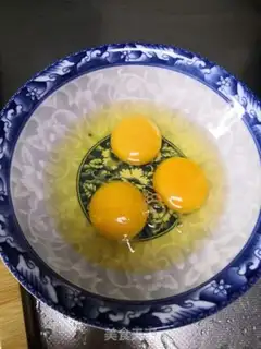 Make An egg box of celery step 1
