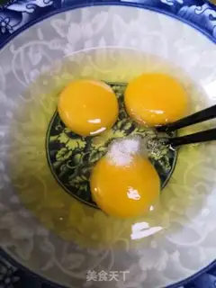 Make An egg box of celery step 2