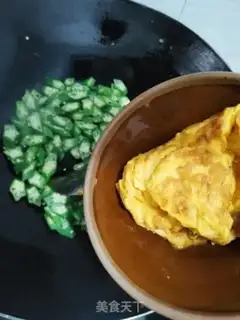 Make Autumn fried eggs step 3