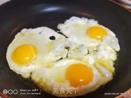 Make Pepper fried eggs step 0