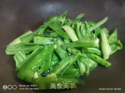 Make Pepper fried eggs step 2