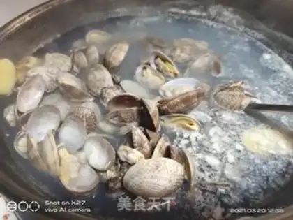 Make Spicy clams step 0
