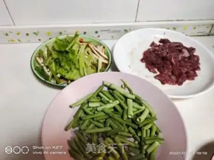 Make Soybeans, celery, fried beef step 0