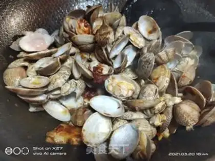 Make Spicy clams step 2
