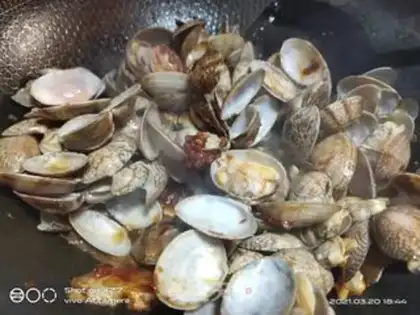 Make Spicy clams step 3