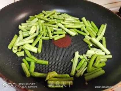 Make Soybeans, celery, fried beef step 3