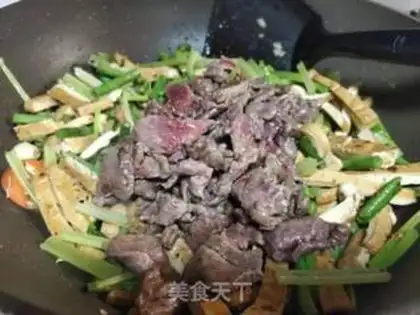 Make Soybeans, celery, fried beef step 5