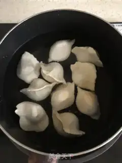 Make Pinetail boils dumplings step 0