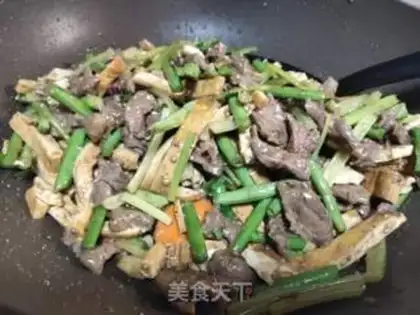 Make Soybeans, celery, fried beef step 8
