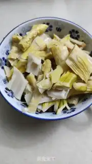 Make Five flowers and a dry step 1