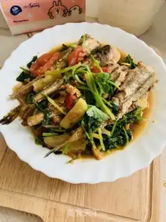 Make Cream onion tomato fried fish step 3
