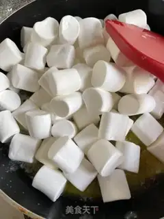 Make Cow Rolling Sugar step 5