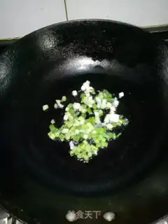 Make Onion fried bean sauce step 1
