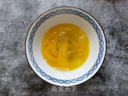Make Pine willow fried eggs step 2