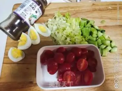 Make Sausage Saints of Gosse Blues salad step 2