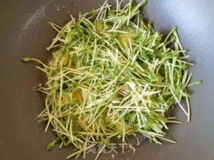 Make Pine willow fried eggs step 6