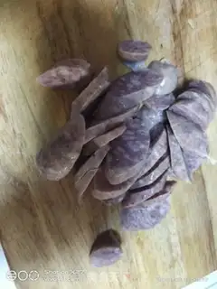 Make Sausage Saints of Gosse Blues salad step 4