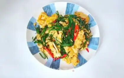 Make Garlic fried eggs step 9