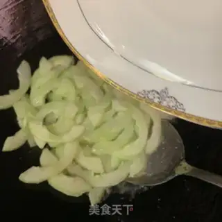 Make cucumbers fire fresh squid step 6