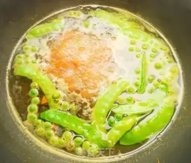 Make Pineapple egg fried rice step 0